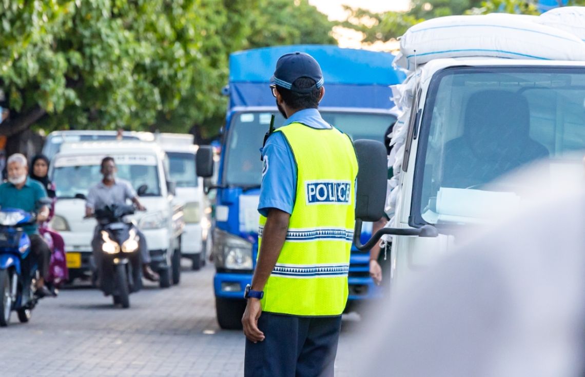 ހުޅުމާލޭ ފިހާރައެއްގެ ކޭޝިއަރަށް ތޫނު އެއްޗަކުން ޙަމަލާދީ ޒަހަމް ކޮށްލައިފި