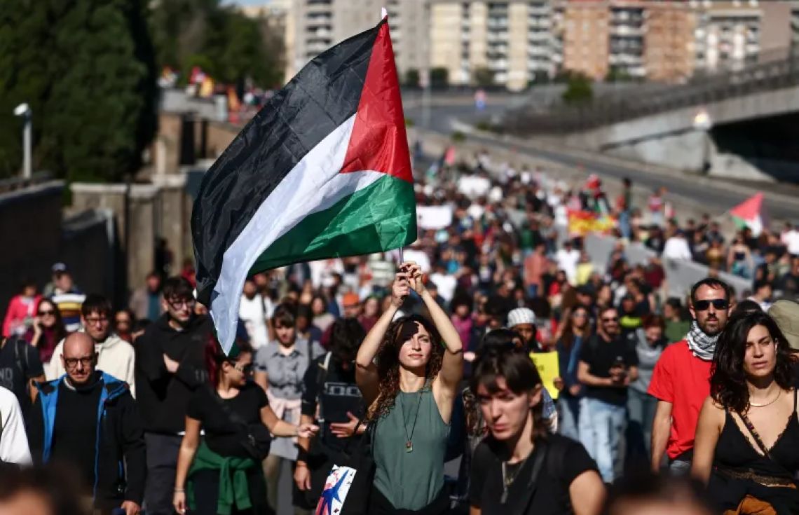 ޣައްޒާގެ މުޒާހަރާތަކުގެ ސަބަބުން އިޓަލީ ޕެރެލައިޒްވެ، ޕްރެޝަރު ބޮޑުވެއްޖެ