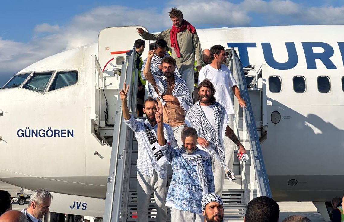 ދުނިޔޭގެ ޕްރެޝަރާއި ހެދި ޞުމޫދު ފްލޮޓިއްލާގެ 141 ބައިވެރިން ޔަހޫދީންގެ ޖަލުން ދޫކޮށްލައިފި