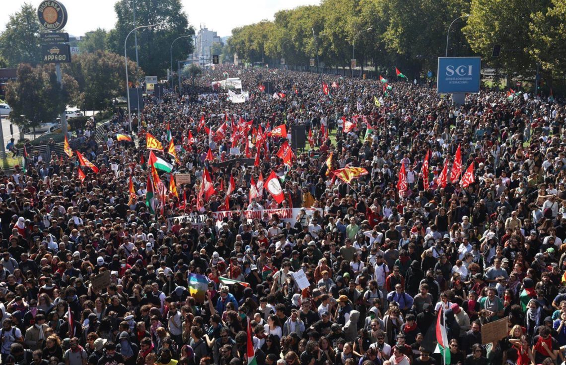 އިސްރާއީލާއި ދެކޮޅަށް ސާޅީހަށްވުރެ ގިނަ ޤައުމުން މުޒާހަރާ ކުރަނީ