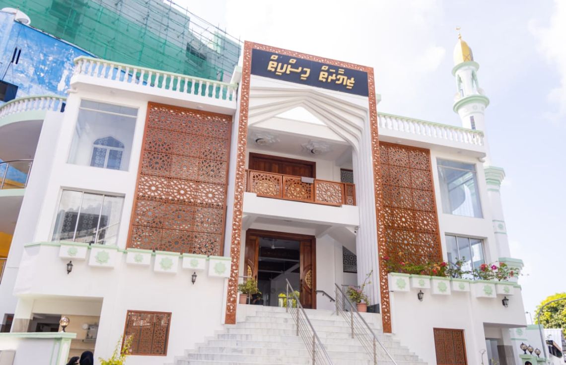 ޒިޔާރަތް މިސްކިތް. އެއްވެސް މީހަކު އަނެކާގެ މުދަލަށް ހައްގަކާ ނުލައި އަރައިގަތުމަކީ އިސްލާމް ދީނުގައި ހަރާމްކުރައްވާފައިވާ ކަމެއް ކަމަށް މިއަދުގެ ހުތުބާގައި ވަަނީ ބުނެފަ--- ފޮޓޯ: ޚުލާސާ