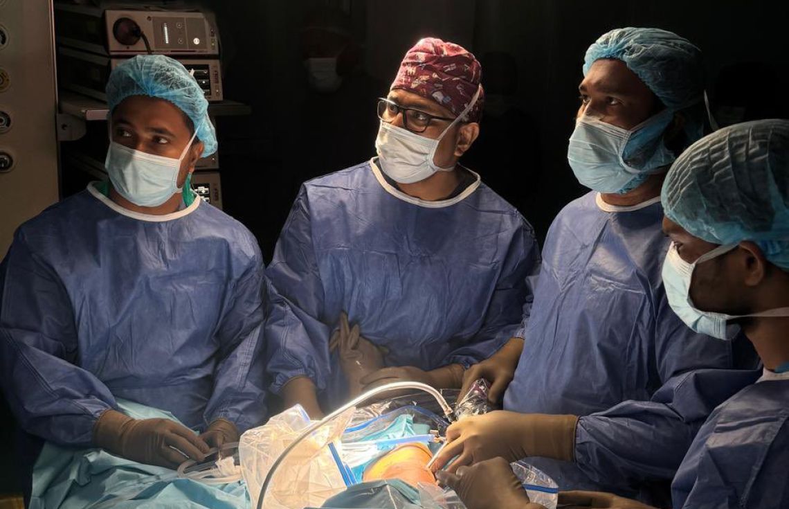 ހުޅުމާލޭ ހޮސްޕިޓަލްގައި ފުރުތަމަ ފަހަރަށް ކަކުލުގެ އާތުރޮސްކޮޕިކް ސާޖަރީއެއް ކޮށްފި