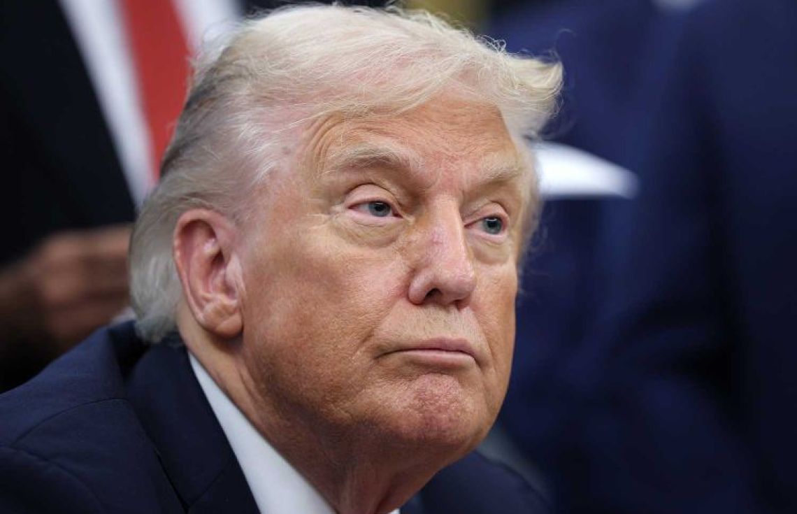 ޓްރަމްޕް ދެބަންދިހާރުވެއްޖެ