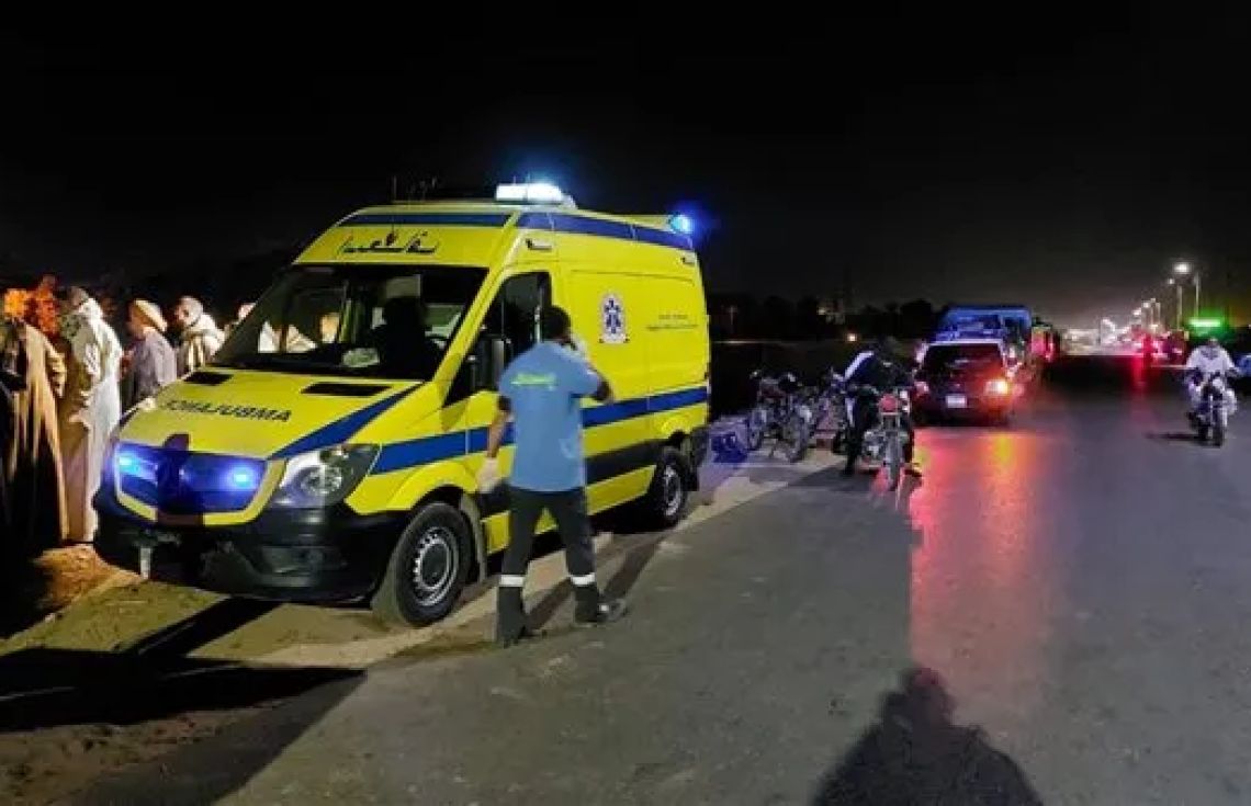 ޣައްޒާ ސަމިޓަށް ވަޑައިގަންނަވަނިކޮށް ޤަޠަރުގެ 3 ބޭފުޅުން ކާރު އެކްސިޑެންޓެއްގައި އަވަހާރަވެއްޖެ