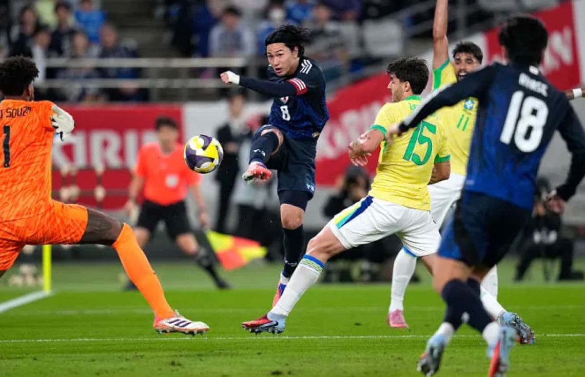 ފަސް ތަރީގެ ބްރެޒިލް ޖަޕާނަށް ފުޓްބޯޅަ ކުޅެން އެރުމުން ރޮއްވާލާފަ ބޭރުކޮށްލައިފި