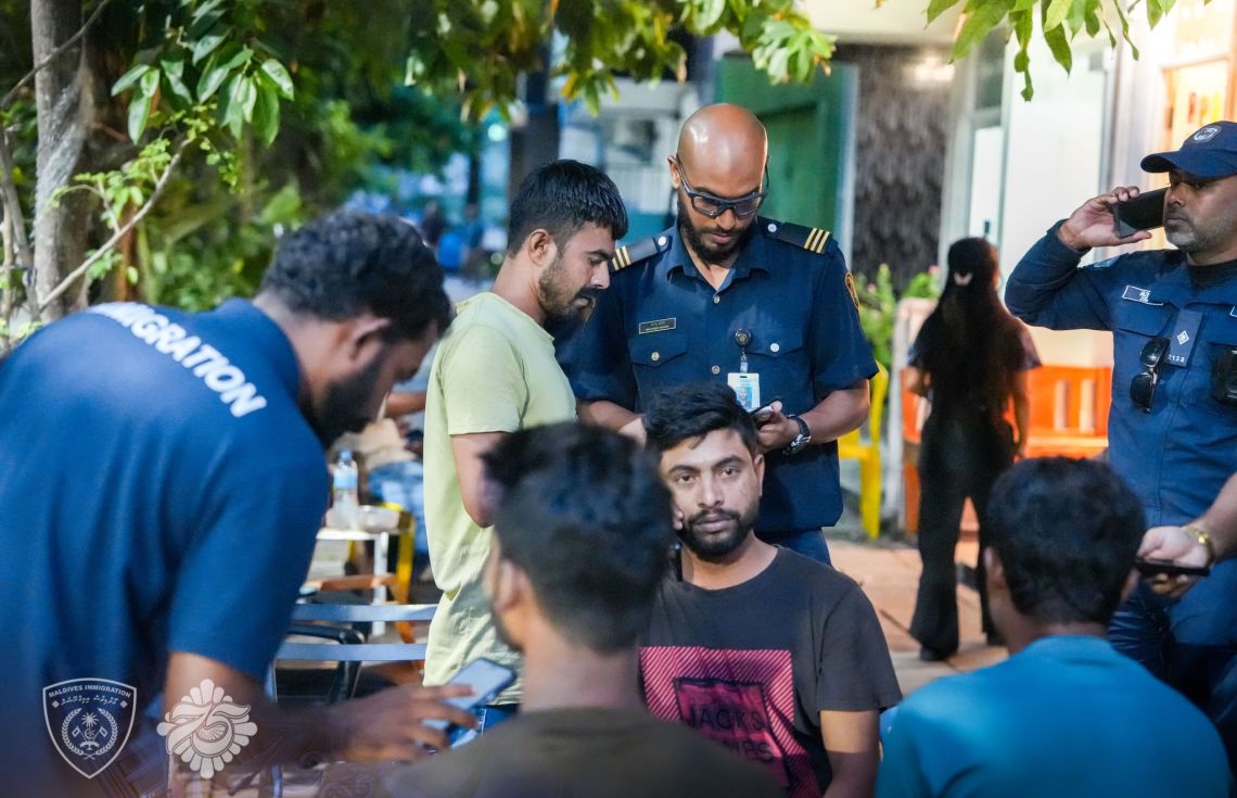 ހުޅުމާލެއިން 12 ބިދޭސީން އިމިގްރޭޝަންގެ ބެލުމުގެ ދަށަށް