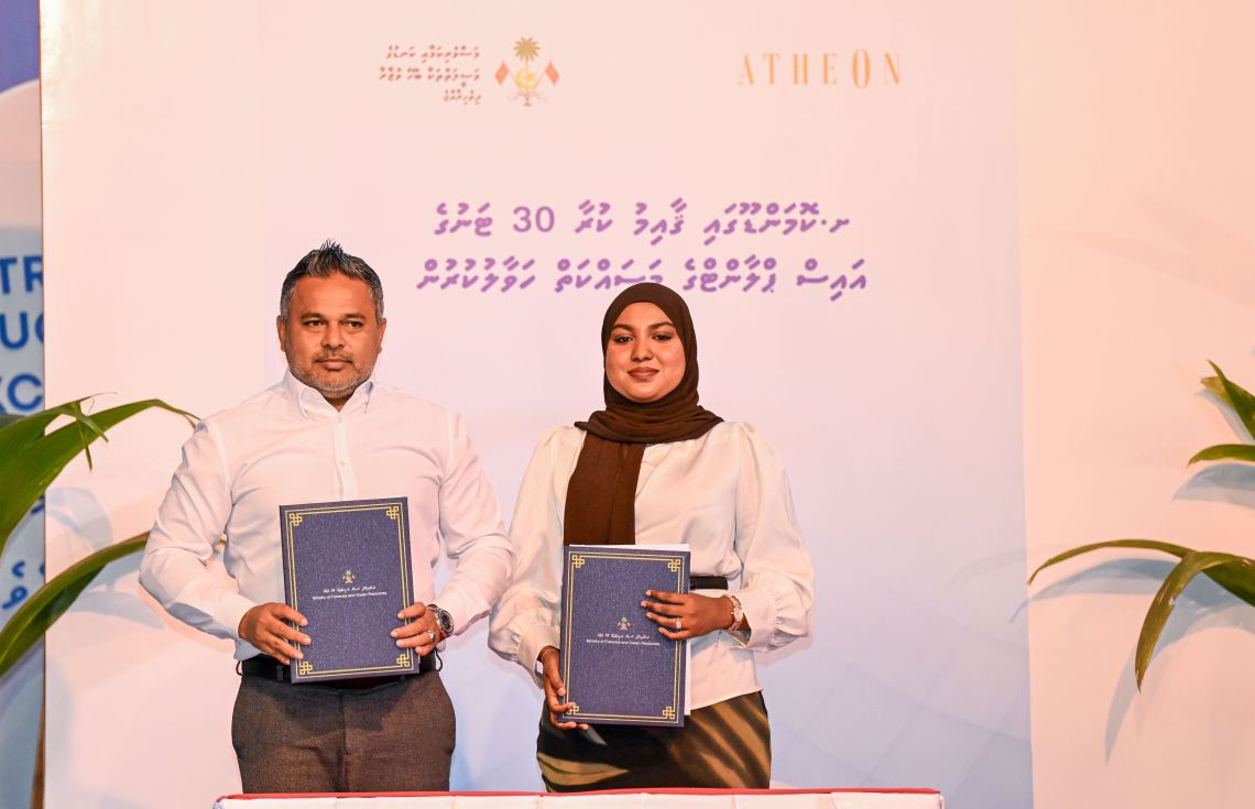 އެެއްބަސްވުމުގައި ސޮއި ކުރެއްވުން.——ފޮޓޯ: ރައީސް އޮފީސް
