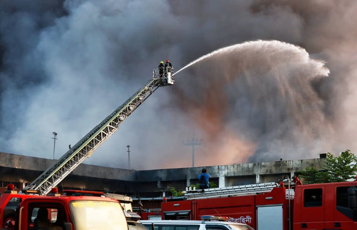 މައި ވައިގެ ބަނދަރުގައި އަލިފާން ރޯވެ ފުލައިޓް ޝެޑިއުލަށް ބުރޫ އަރައިފި