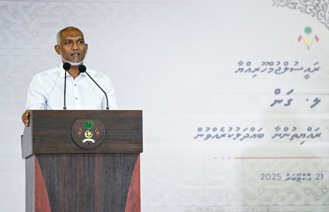ރައީސުލްޖުމްހޫރިއްޔާ ޑރ. މުހައްމަދު މުއިއްޒު ލ. ގަން ރައްޔިތުންނާ ބައްދަލުކޮށް ވާހަކަދައްކަވަނީ---ފޮޓޯ: ރައީސް އޮފީސް