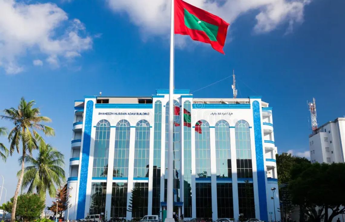 ޝަހީދު ހުސައިން އާދަމް ބިލްޑިން. މި މައްސަލައާ ގުޅިގެން މި މަހުގެ 21 ވަނަ ދުވަހުގެ ރޭގެ ވަގުތެއްގައި އިތުރު މީހަކު ހައްޔަރު ކޮށްފައިވާކަމަށް ފުލުހުން ވަނީ ބުނެފަ--- ފޮޓޯ: އިންޓަނެޓް