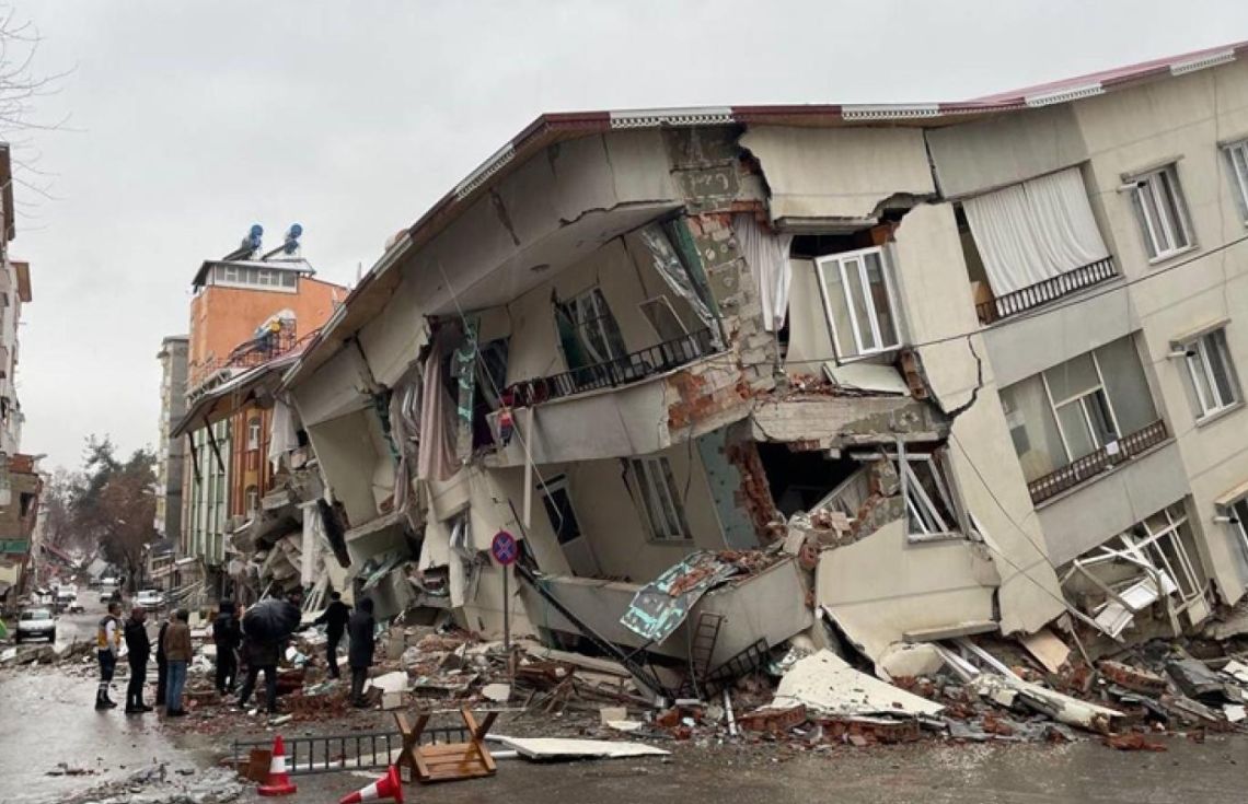 ތުރްކިޔޭ އަށް ބިންހެލުމެއް، 22 މީހުން ޒަޚަމް!