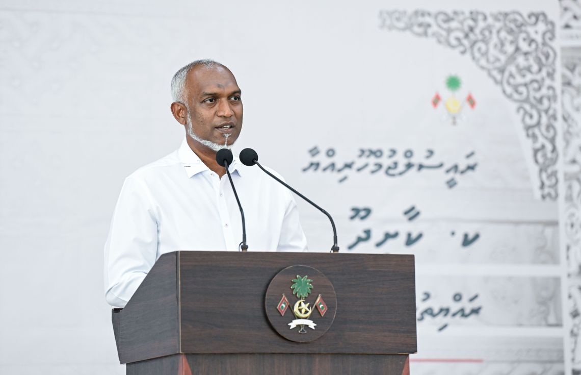 ރައީސުލްޖުމްހޫރިއްޔާ ޑރ. މުހައްމަދު މުއިއްޒު ކާށިދޫ ރައްޔިތުންނާއި ބައްެދަލުކުރައްވުން---ފޮޓޯ: ރައސް އޮފީސް