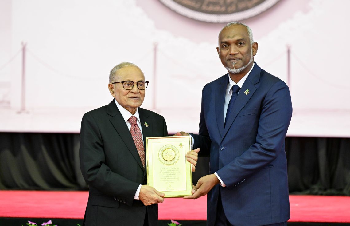 ނޮވެމްބަރު 3ގެ ޝަރަފުގެ ހާއްސަ އައްޑަނަ ރައީސް މައުމޫނަށް އަރުވައިފި