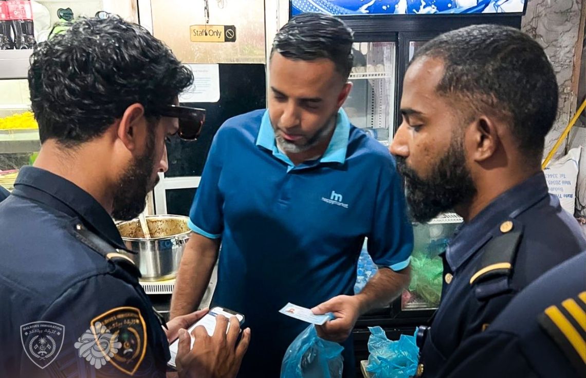 ގަވާއިދާ ހިލާފަށް އުޅެމުންދިޔަ 5 ބިދޭސީއަކު އިމިގްރޭޝަނުގެ ބެލުމުގެ ދަށަށް