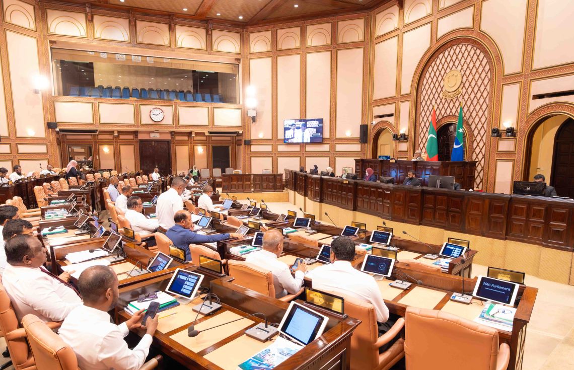 ޕާޓީން ވަކިކުރާ މަޖިލިސް މެމްބަރުންގެ ގޮނޑި ގެއްލުވާލުމުގެ ބާރު ރައްޔިތުންނަށް ދޭން ހުށަހަޅައިފި