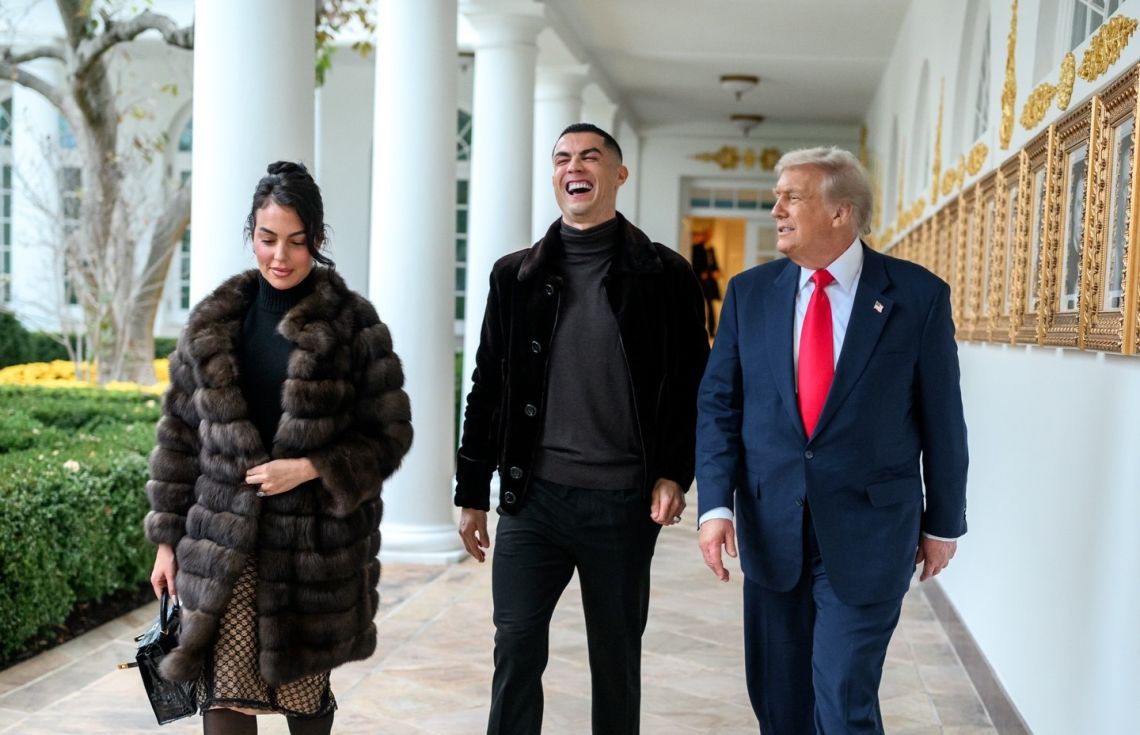 ރޮނާލްޑޯ ޓްރަމްޕްއާ ބައްދަލުކުރުމުން މުސްލިމުން ރުޅިގަދަވެއްޖެ