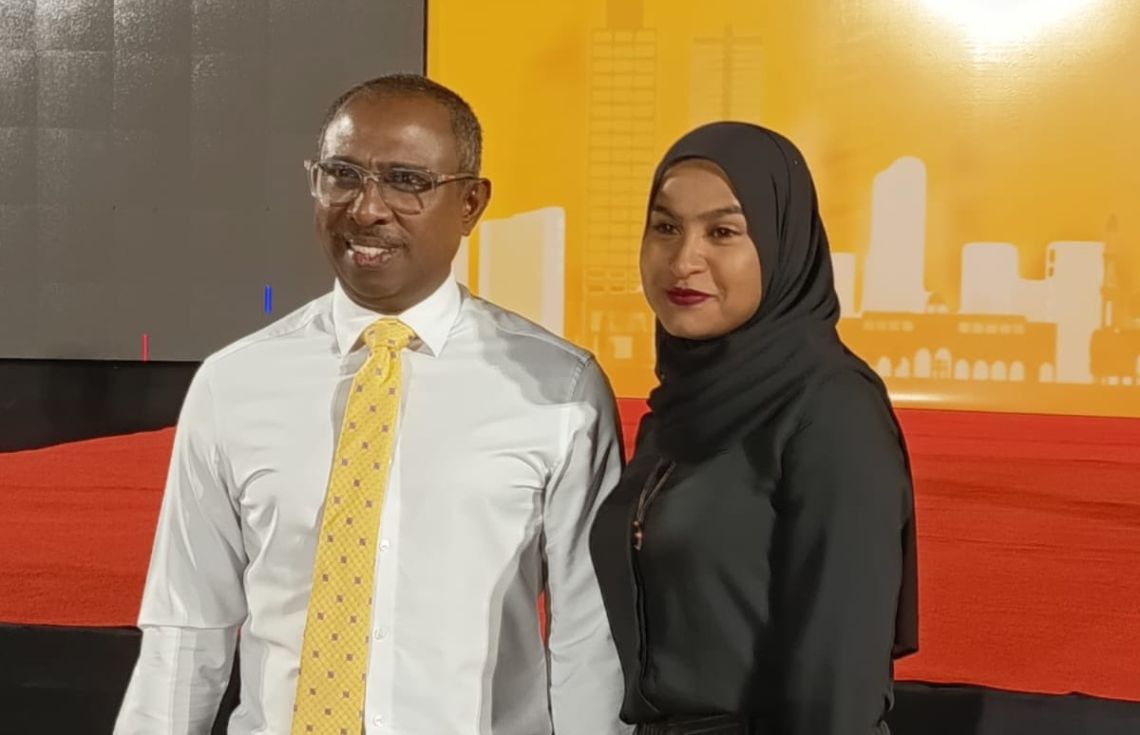 ދެ ފެކްޝަނުގެ ކުރިމަތިލުން: އަލީ އާޒިމްގެ ކެމްޕެއިން ފަށައިފި