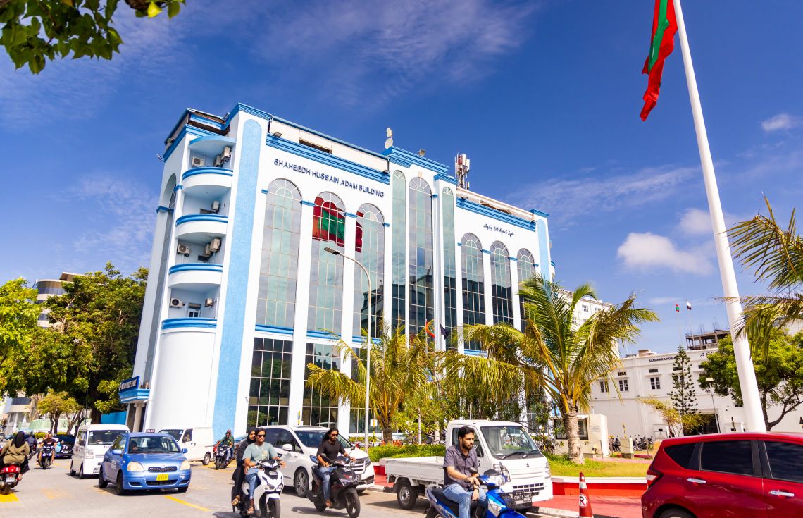ޝަހީދު ހުސައިން އާދަމް ބިލްޑިން. މި ހާދިސާ ހިނގީ މިދިޔަ ހަފްތާގެ ހުކުރު ދުވަހު މެދު ރާއްޖެތެރޭގެ ރަށެއްގައި ކަމަށް ފުލުހުން ވަނީ ބުނެފަ--- ފޮޓޯ: ޚުލާސާ