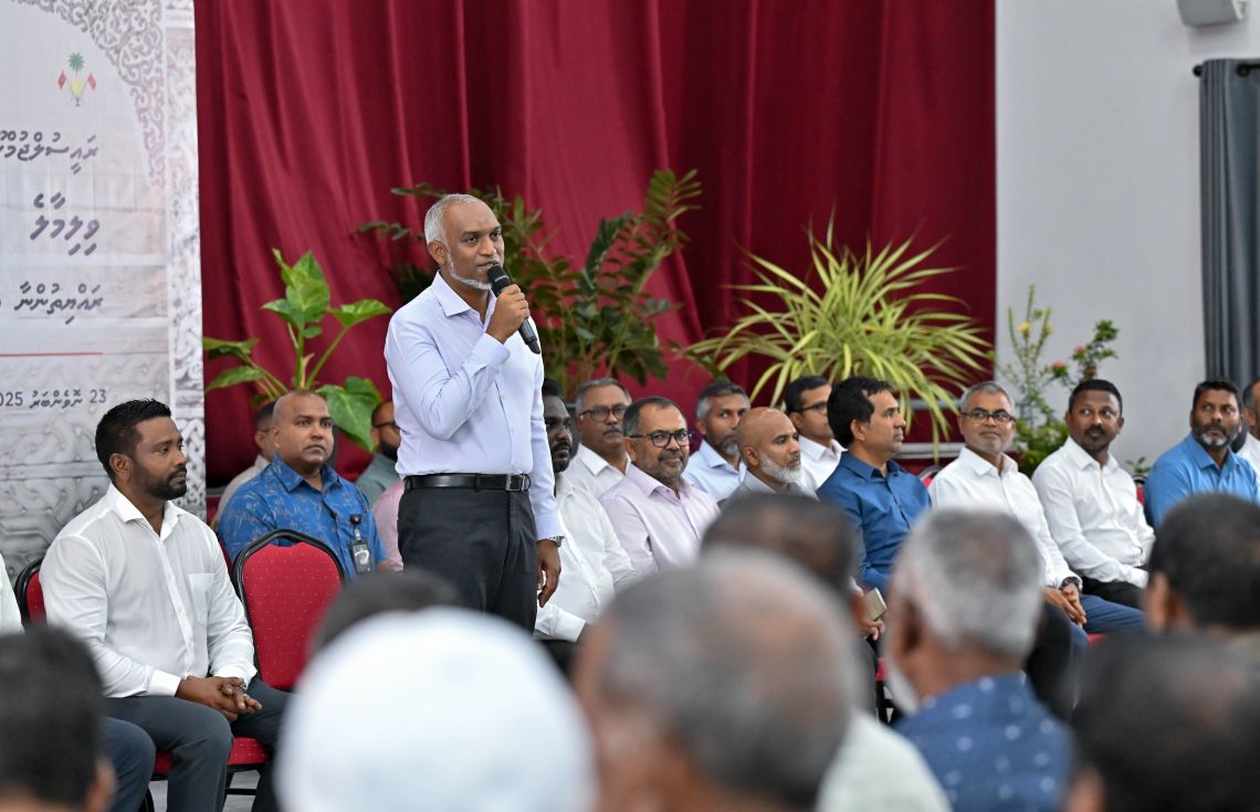 ރައީސް މުޢިއްޒު މާދަމާރޭ މައްޗަންގޮޅީގެ ރައްޔިތުންނާއި ބައްދަލުކުރައްވަނީ