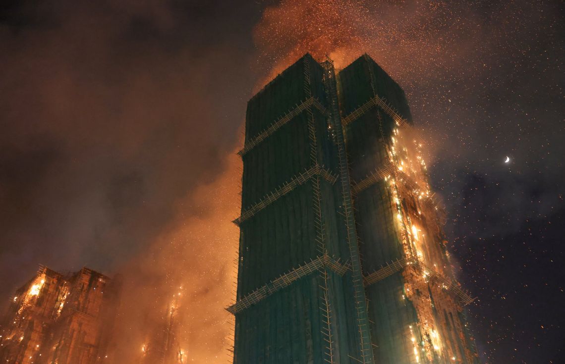 އަލިފާނުގެ ހާދިސާ: 44 އަށްވުރެ ގިނަ މީހުން މަރުވެ, 200 އަށްވުރެ ގިނަ މީހުން ވީނުވީއެއް ނޭނގި ގެއްލިއްޖެ