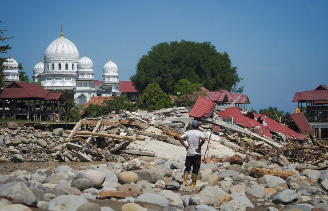 ސެންޔާ ޠޫފާނުގައި އިންޑޮނޭޝިއާގެ 300 އަށް ވުރެ ގިނަ މީހުން މަރުވެއްޖެ