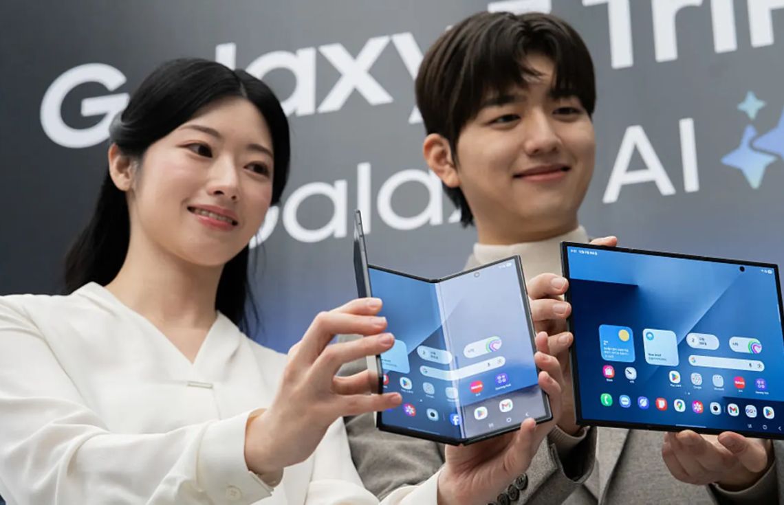 ސެމްސަންގްގެ "ގެލެކްސީ ޒެޑް ޓްރައިފޯލްޑް" ދައްކާލުން---