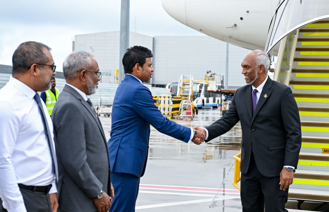 އިނގިރޭސިވިލާތަށް ކުރެއްވި ދަތުރުފުޅު ނިންމަވާލެއްވުމަށްފަހު ރައީސް މާލެ ވަޑައިގެންފި