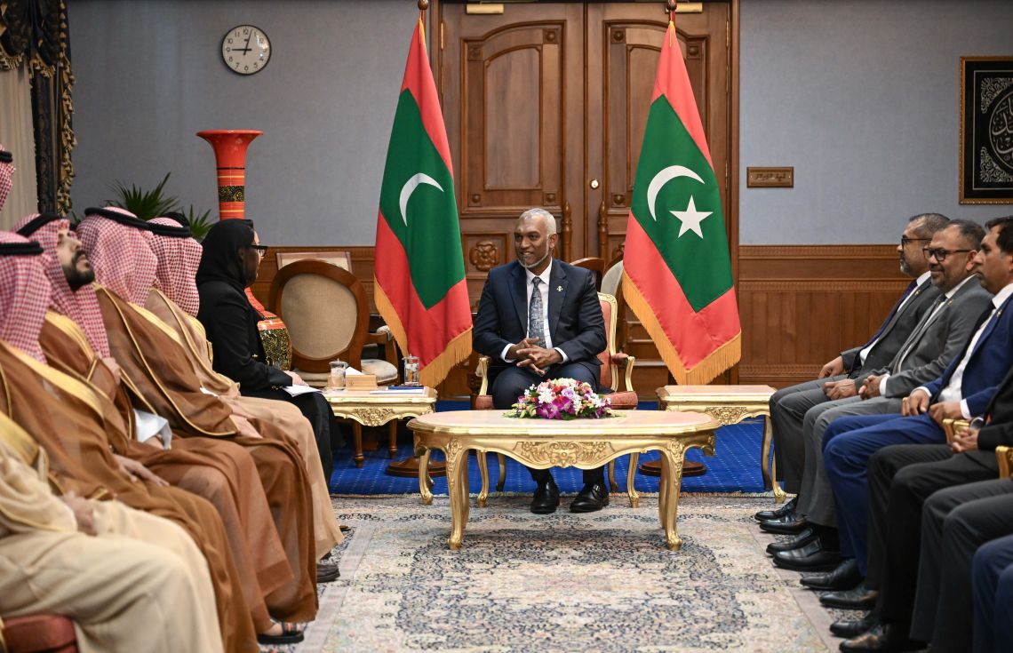 ސައުދީގެ ވިޔަފާރި ވަފުދު ރައީސް ޑރ. މުހައްމަދު މުއިއްޒުއާ ބައްދަލުކުރެއްވުން---ފޮޓޯ: ރައީސް އޮފީސް