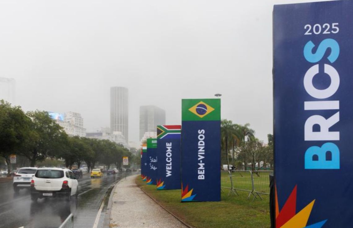 އެމެރިކާ އަކަށް ދުނިޔެ ބްލެކްމެއިލެއް ނުކުރެވޭނެ ކަމަށް ބުނެ ބްރިކްސް އިން ތެދުވަނީ