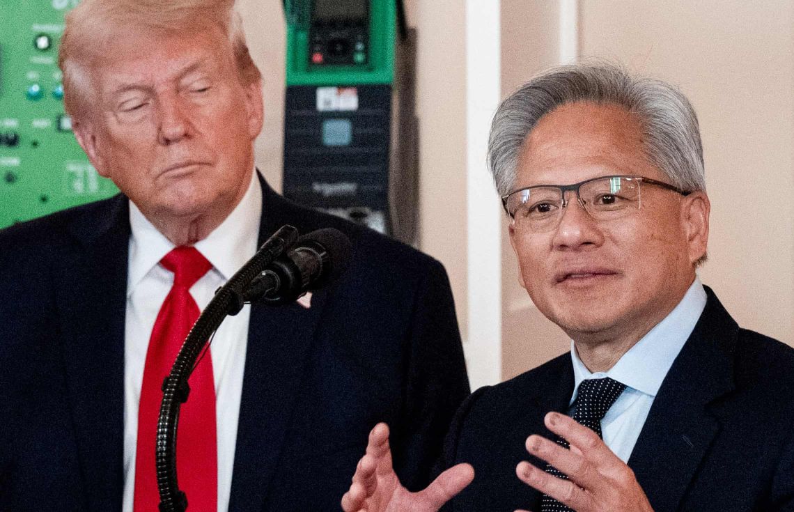 އެންވީޑިއާގެ ޗީފް އެގްޒެކެޓިވް ޖެންސެން ހުއާންގް (ކ) އާއި އެކު ޓްރަމްޕް ވައިޓް ހައުސްގައި / ފޮޓޯ: ގެޓީ އިމޭޖްސް