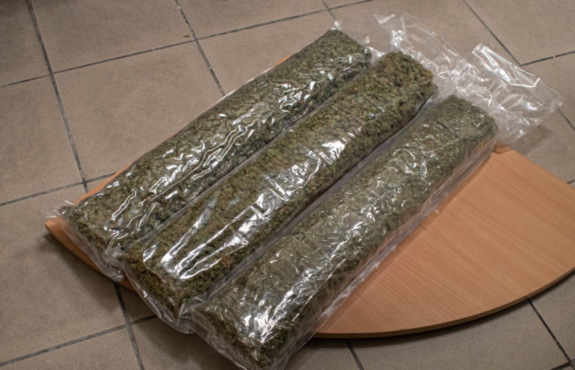 ރާއްޖެ އެތެރެކުރަން އުޅުނު 3 ކިލޯގެ ކެނަބިސް ފަތް އަތުލައިގަނެފި