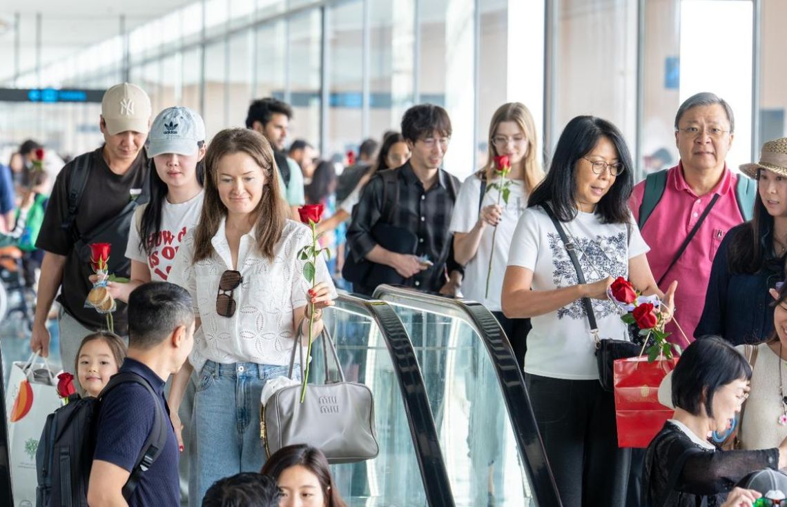 ސިންގަޕޯ އެއާލައިނާއެކު އެންމެ ފުރަތަމަ އާ ޓާމިނަލުން އެއާބަސް 350 ގެ ފުލައިޓަކަށް މަރުހަބާކި ފުރަތަމަ ފަހަރު