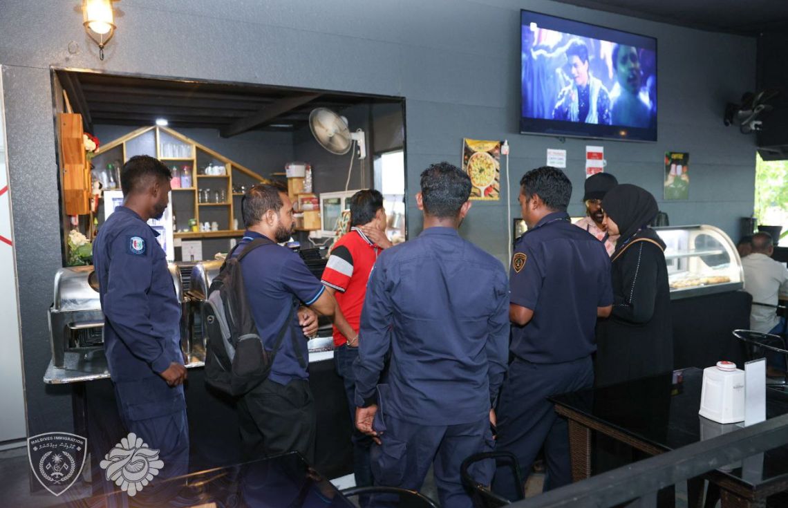 3 ހަފްތާ ތެރޭ، ބިދޭސީން ހިންގި 56 ވިޔަފާރިއެއް ބަންދުކޮށްފި