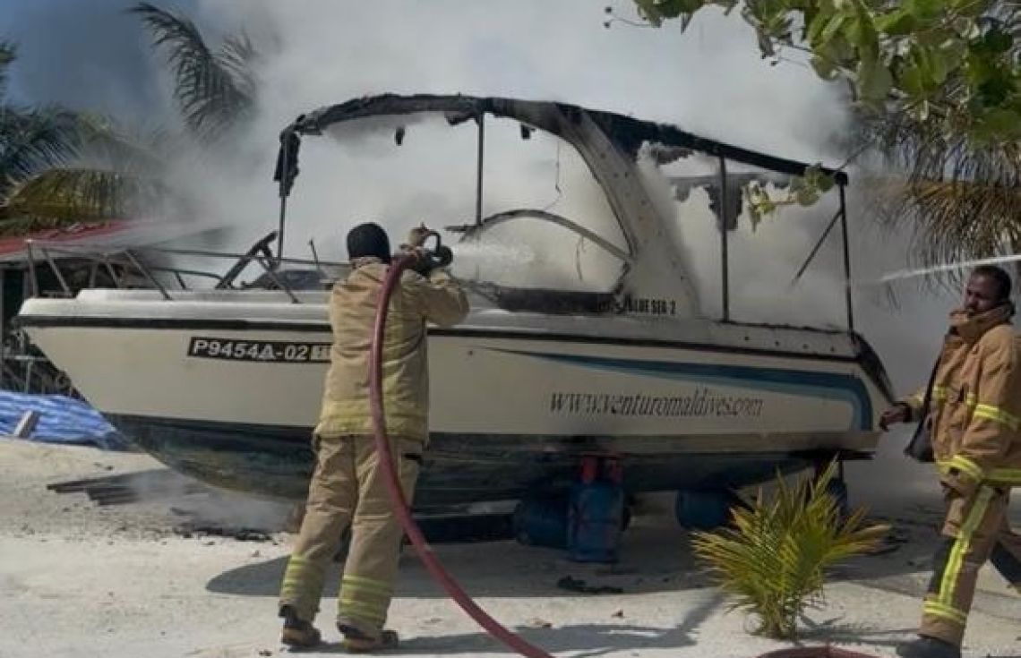 މާފުށީގައި އެހެލާފައި އޮތް ލޯންޗެއްގައި އަލިފާން ރޯވެއްޖެ