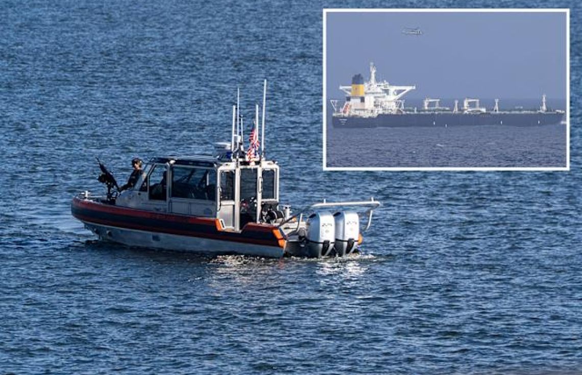 ރަޝިއާގެ އިންޒާރާއެކު، ވެނެޒުއެލާއަށްދާ ތެޔޮޓޭންކަރާއި އެމެރިކާގެ ކޯސްޓްގާޑް ފެޔަށް ޖެހިއްޖެ