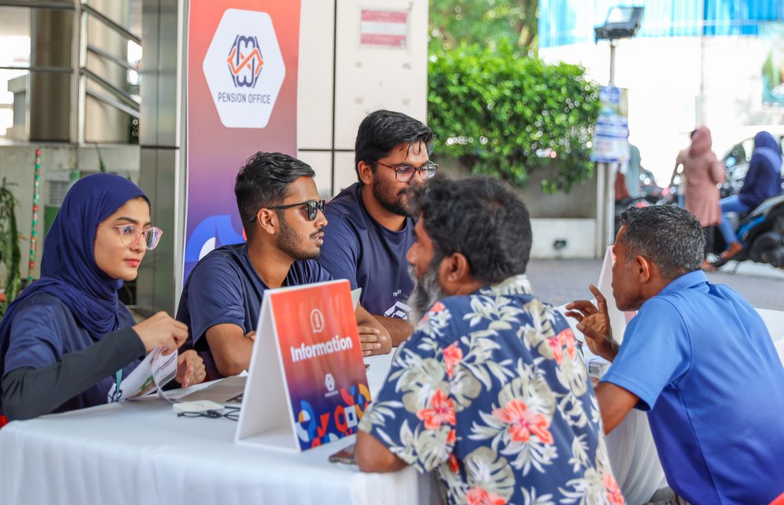 ޕެންޝަނާ ގުޅޭގޮތުން ހޭލުންތެރިކުރުމަށް ބޭއްވި ރޯޑްޝޯއެއްގެ ތެރެއިން---ފޮޓޯ: ޕެންޝަން އޮފީސް