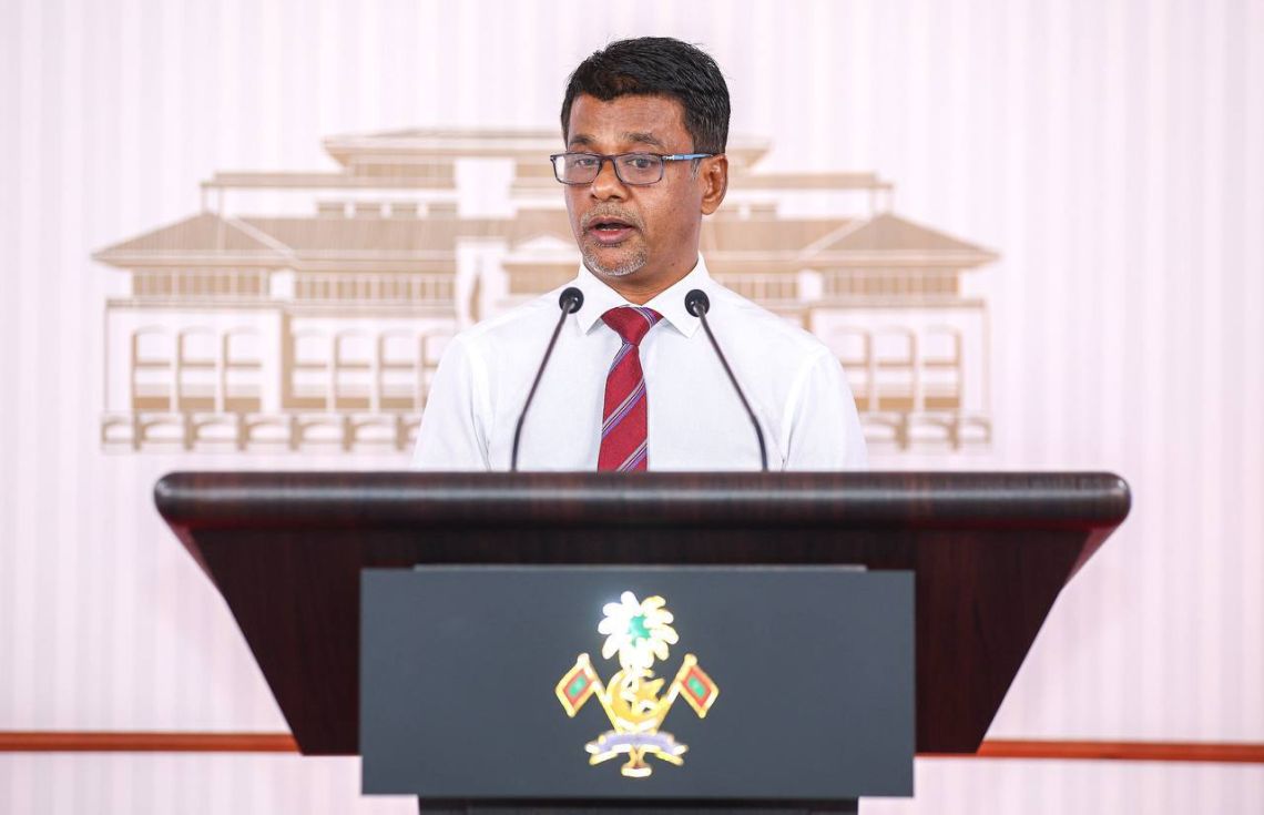 މިއަދު ބޭއްވި ނޫސްވެރިންގެ ބައްދަލުވުމެއްގައި މިނިސްޓަރު އަބްދުﷲ ނާޒިމް ވާހަކަފުޅު ދައްކަވަނީ/ ފޮޓޯ: ރައީސް އޮފީސް