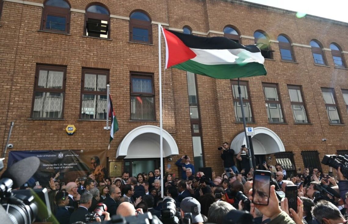 ލަންޑަނުގައި ފަލަސްޠީނުގެ އެމްބަސީ ހުޅުވައި ދިދަ ވިހުރުވާލައިފި