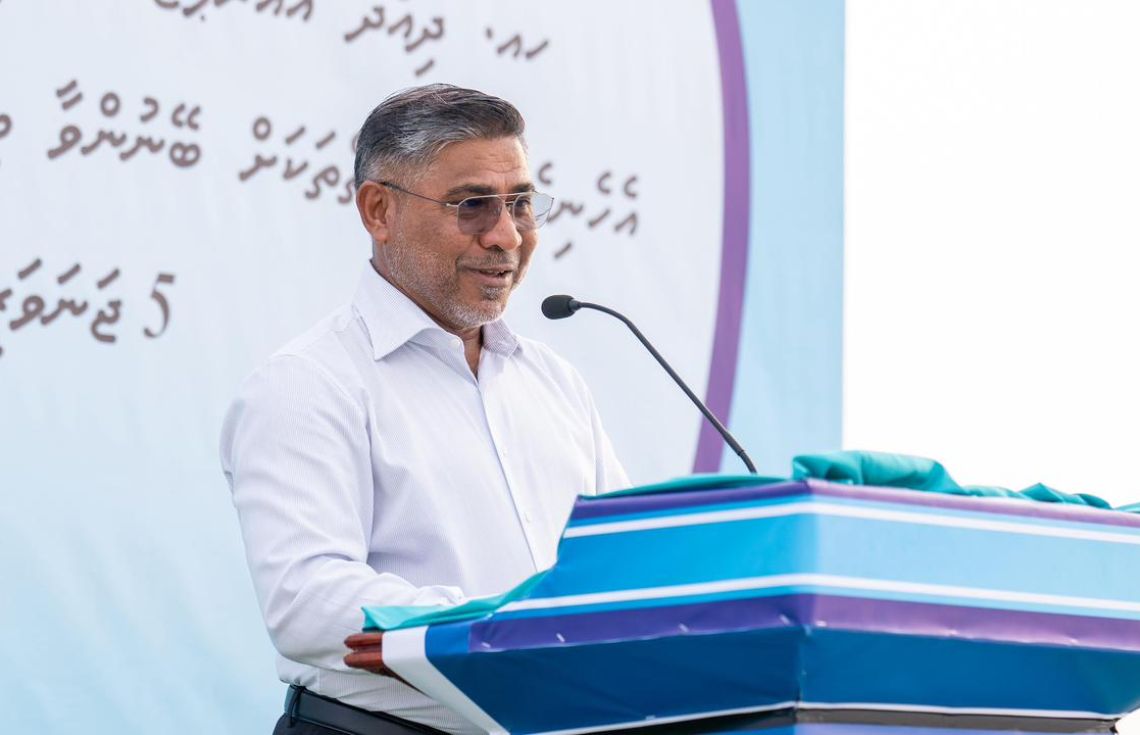 ދިއްދޫ އެއާޕޯޓަށް ބޭނުންވާ ބިން ހިއްކަން ފެށުމަށް ބޭއްވި ރަސްމިއްޔާތުގައި އެމްއޭސީއެލްގެ އެމްޑީ އިބްރާހިމް ޝަރީފް ވާހަކަދައްކަވަނީ---ފޮޓޯ: އެމްއޭސީއެލް