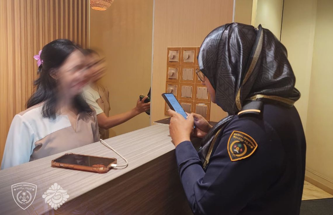 ސްޕާތަކެއް ބަލައިފާސްކޮށް، ބިދޭސީއަކު އިމިގްރޭޝަންގެ ބެލުމުގެ ދަަށަށް