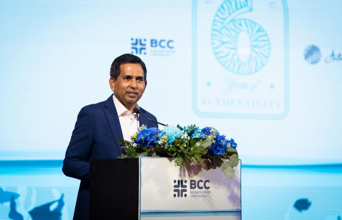 މިނިސްޓަރު ސައީދު، އޮތެންޓިކް މޯލްޑިވްސްގެ ހަވަނަ އަހަރީ ދުވަސް ފާހަގަކުރަން ބޭއްވި ހަފްލާގައި ވާހަކަދައްކަވަނީ----ފޮޓޯ: ބީސީސީ