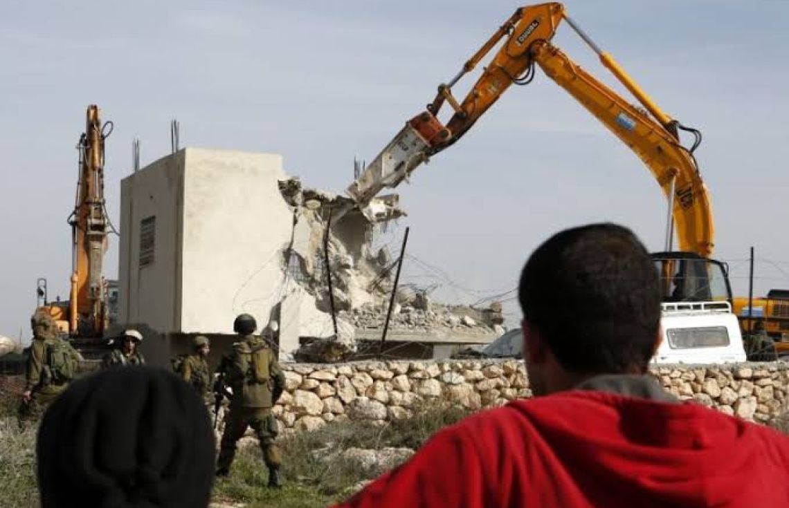 ޔަހޫދީ ސިފައިން ޣައްޒާގެ ގެއެއް ތަޅާލަނީ