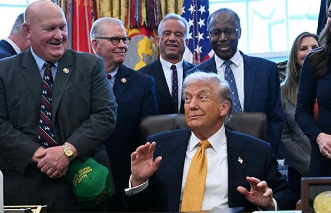 ރައީސް ޓްރަމްޕަކީ "ބޮޑު އަނގައެއް"