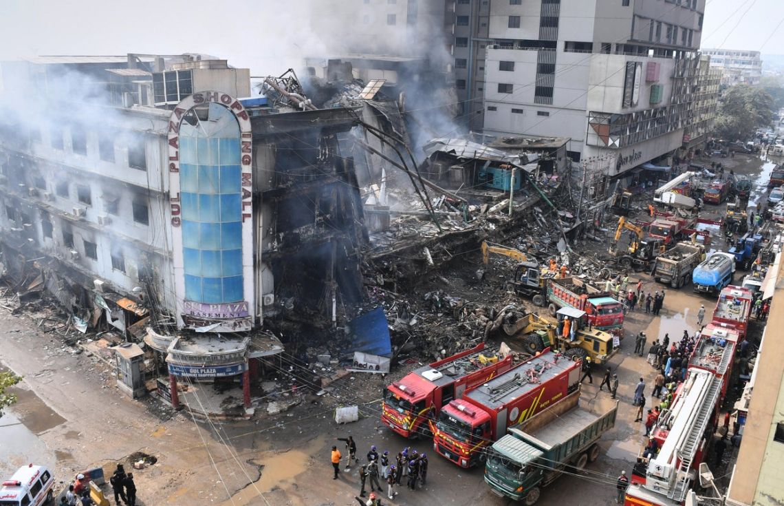 ޕާކިސްތާނުގެ މޯލެއްގައި ރޯވެ 26 މީހުން މަރުވެ އެތައްބަޔަކު ގެއްލިއްޖެ