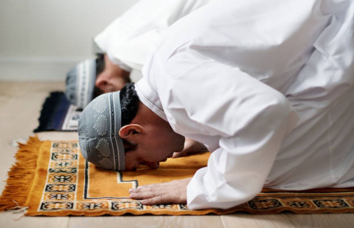 ގޭގައި ޖަމާއަތް ހަދައިގެން ނަމާދުކުރުމުން އިންޑިއާގެ 12 މުސްލިމަކު ހައްޔަރުކޮށްފި