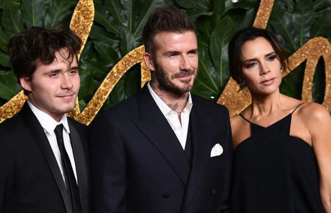 ބްރުކްލިން ޕެލްޓްޒް ބެކަމް, ބައްޕަ ޑޭވިޑް ބެކަމް އާއި މަންމަ ވިކްޓޯރިއާ ބެކަމް އާއި އެކު މީގެކުރިން ނަގާފައިވާ ފޮޓޯއެއް---