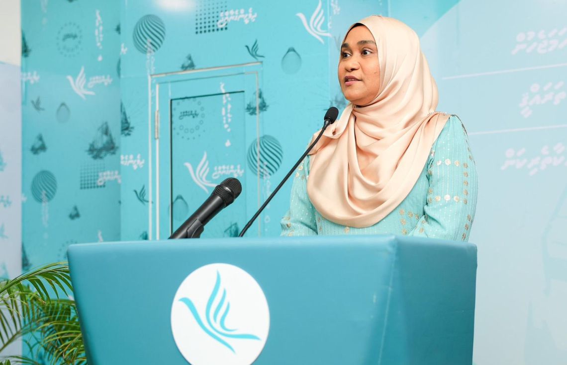 މާފަންނު ދެކުނު ދާއިރާގެ ކެމްޕެއިން ޖަގަހަ ހުޅުވުމުގެ ރަސްމިއްޔާތުގައި ފަސްޓް ލޭޑީ ވާހަކަފުޅު ދައްކަވަނީ. / ފޮޓޯ: ޕީއެންސީ