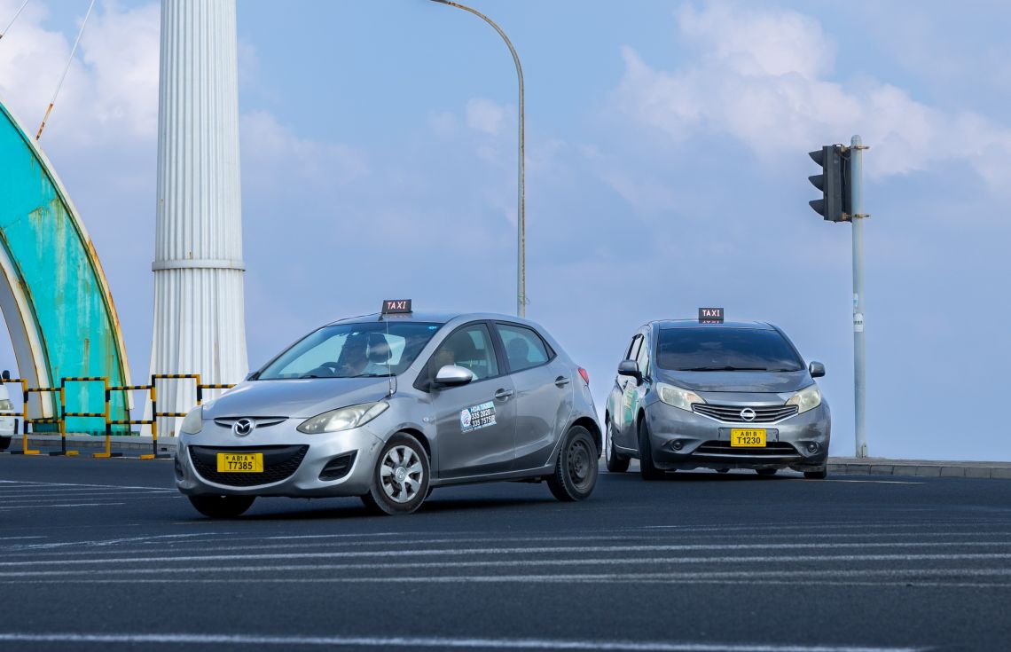 ޓެކްސީ އާ ގަވާއިދު؛ 50 ކާރާއެކު ސެންޓަރެއް ހެދޭނެ، ޑްރައިވަރުންނަށް 2 ސެންޓަރެއްގައި ހިދުމަތްދެވޭނެ