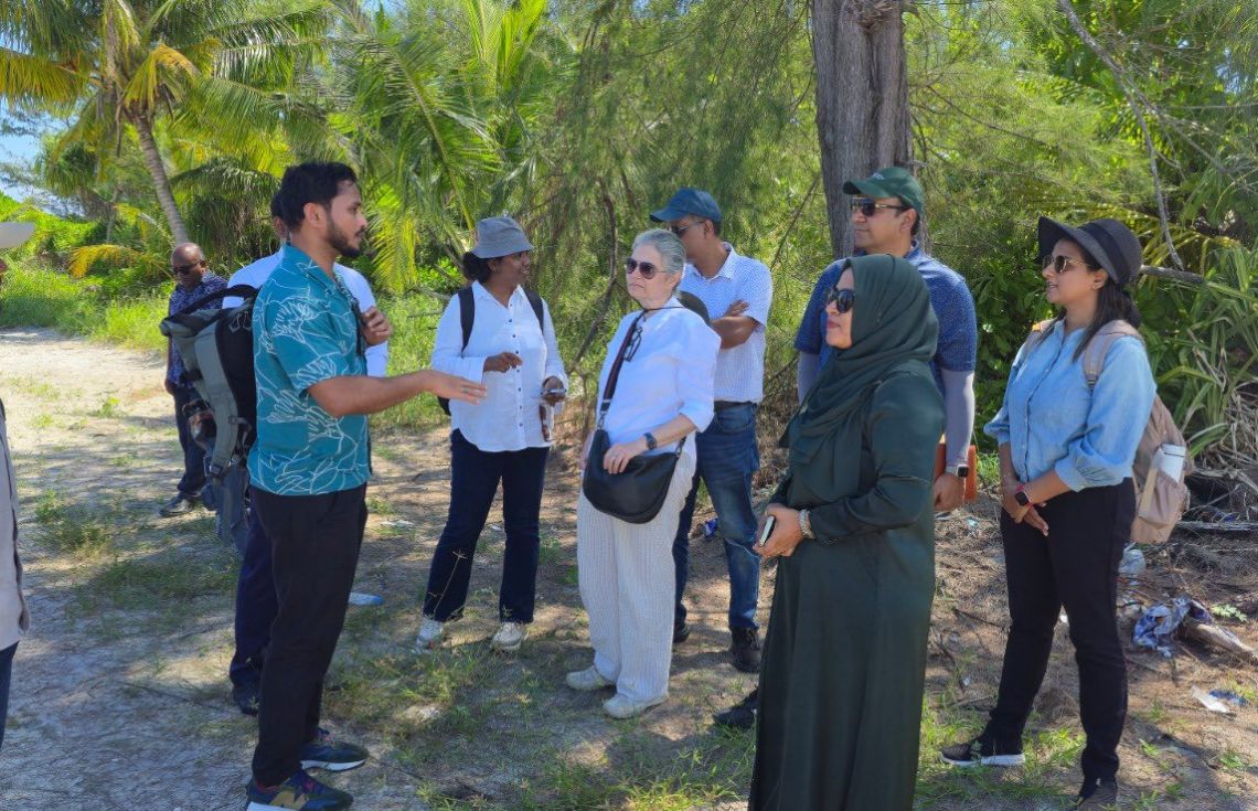 ސޯލާ ޕްރޮޖެކްޓްތައް ކުރިއަށްދާ ގޮތް ބެލުމަށް ވޯލްޑް ބޭންކްގެ ވަފުދެއް ދެކުނުގައި