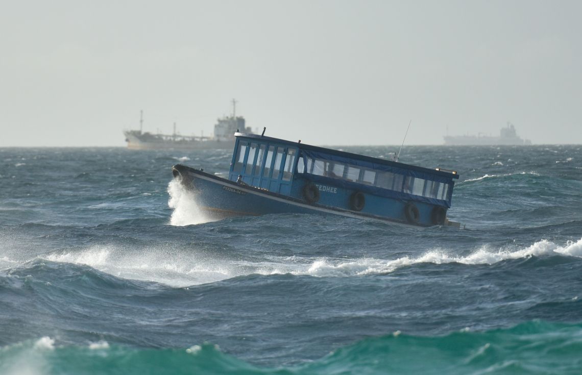 ނ އަތޮޅުން ފެށިގެން މ އަތޮޅަށް ވައިޓް އެލާޓް ނެރެފި
